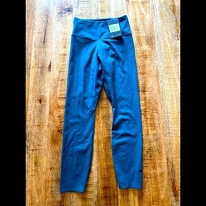 Nike One Luxe Tight Fit knit leggings mid rise  XXS  NWT tags removed.